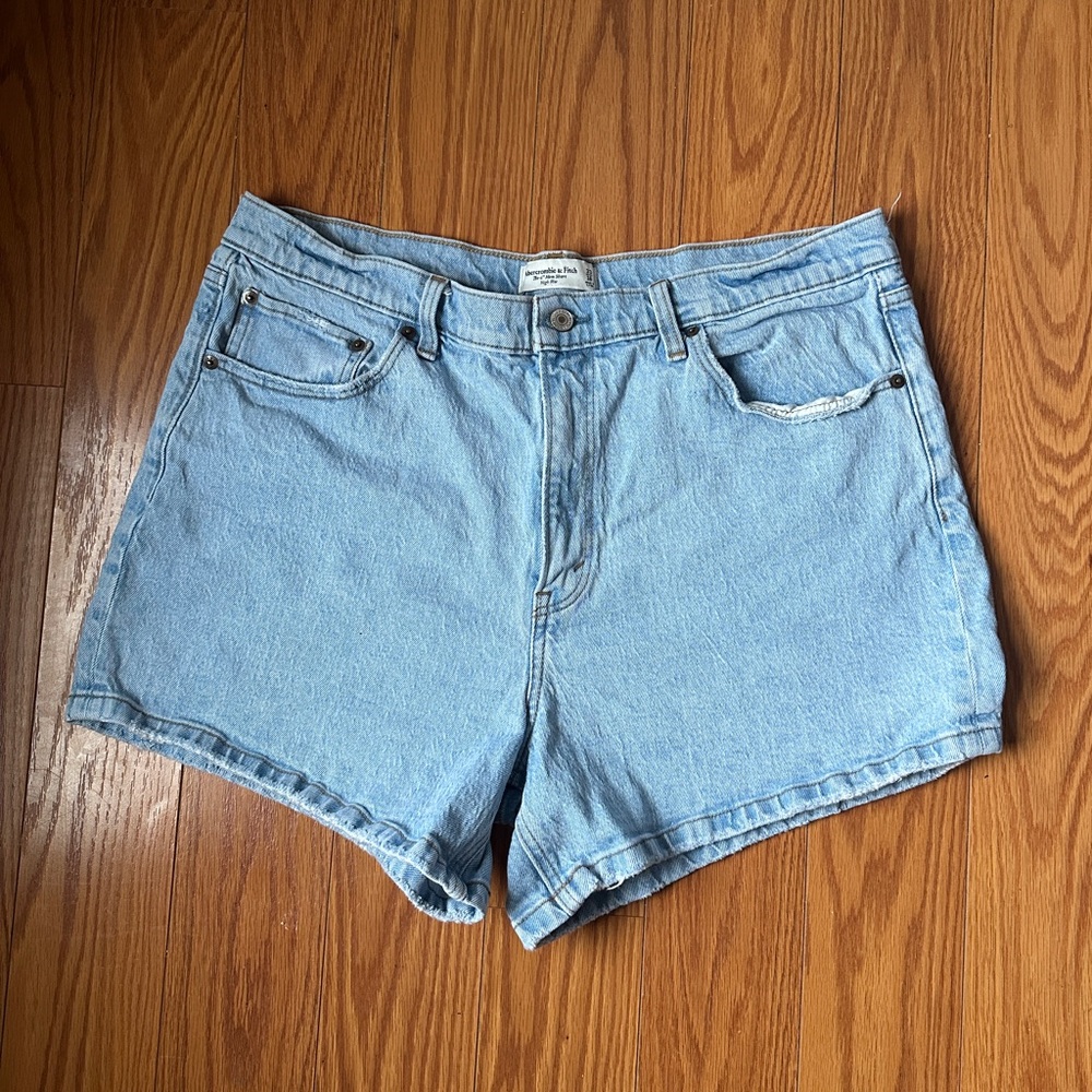 Abercrombie & Fitch Light Blue Jean High Rise Mom Shorts Sz 16
